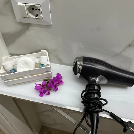 Mb -piano Terra- アパート *