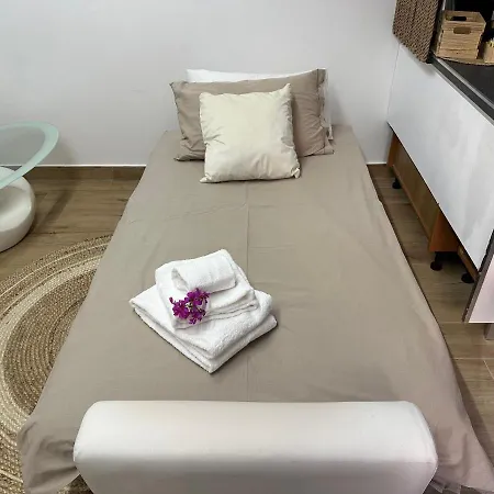 Mb -piano Terra- アパート